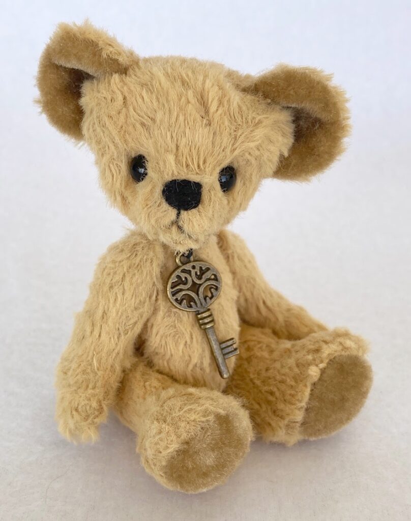 Toby - miniature artist teddy bear by Laura Lynn