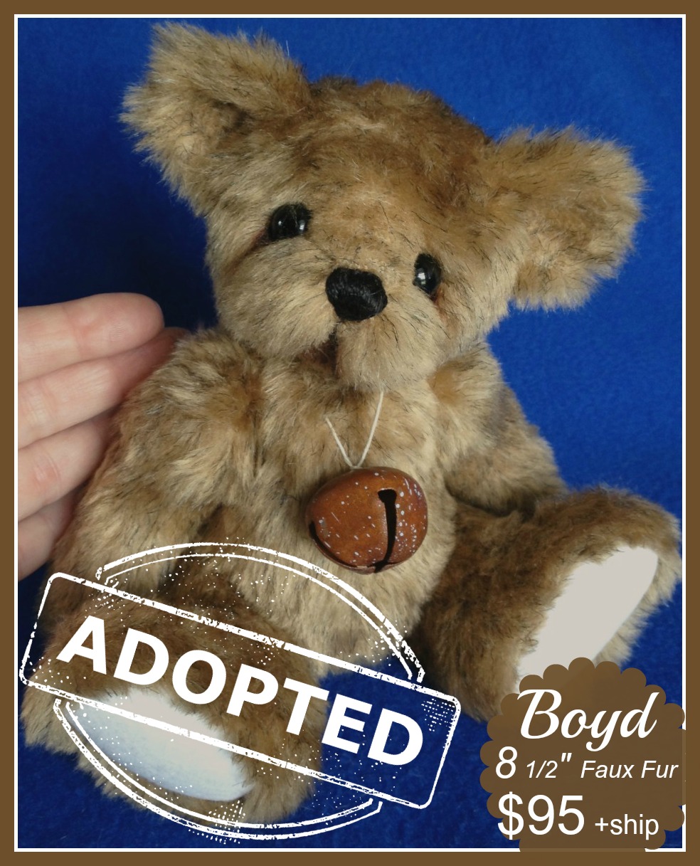 Boyd: 8.5" Artist Bear