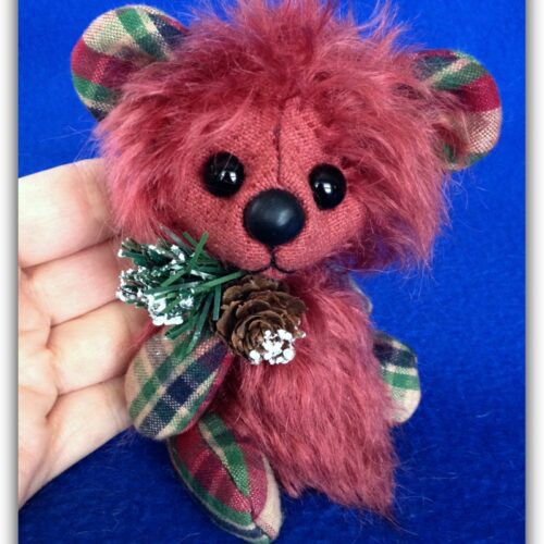 Cranbeary - Christmas Artist Teddy Bear by Laura Lynn