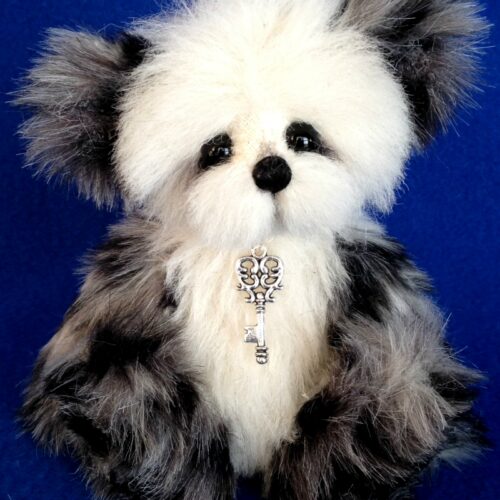 Snuggles - 7" one of a kind artist teddy bear: www.TeddiesbyLauraLynn.com