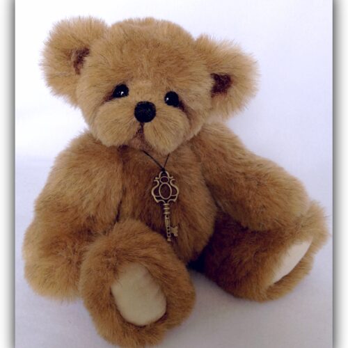 Keebler - Artist Teddy Bear at www.TeddiesbyLauraLynn.com