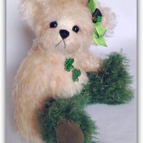 Kelly - St. Patrick's Day Irish Artist Bear by www.TeddiesbyLauraLynn.com